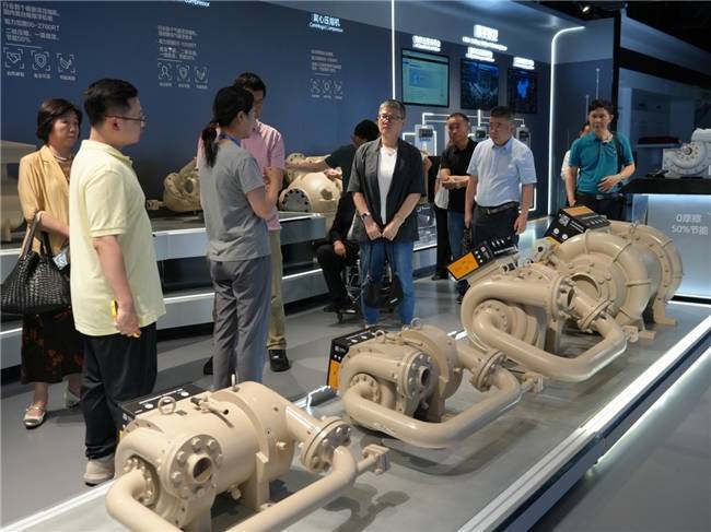 食品饮料代表企业齐聚海尔<strong></p>
<p>原油的样子</strong>，共探中央空调“灯塔”方案