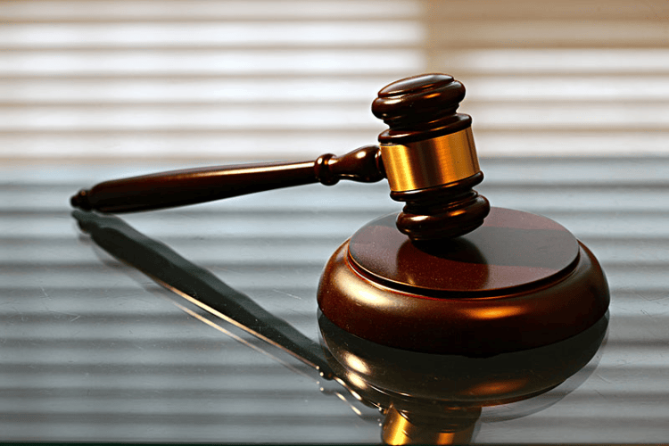 上海一公司总监离职次日钻漏洞订11张“出差”机票<strong></p>
<p>b原油</strong>！被判刑