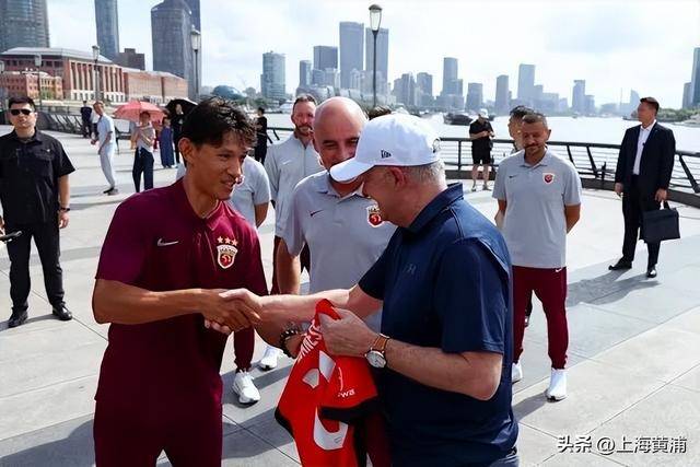 澳大利亚总理抵沪再次漫步外滩<strong></p>
<p>美原油交易时间</strong>，旁边还有上海球迷“老熟人”，你偶遇了吗？