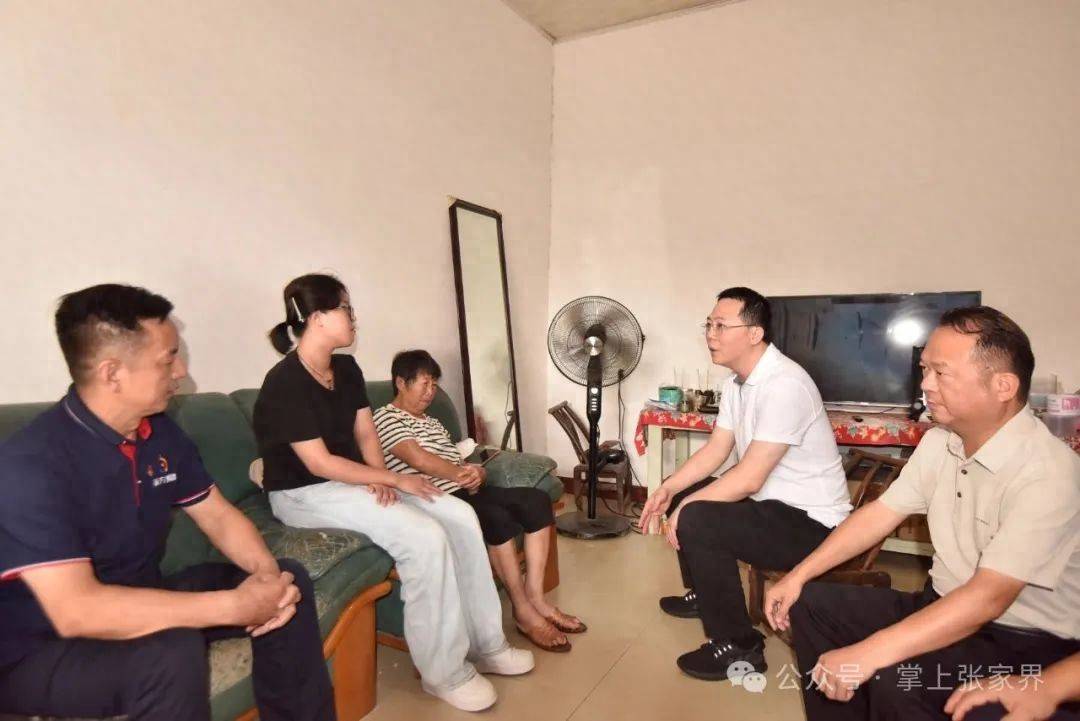 肖波不幸离世<strong></p>
<p>美原油交易时间</strong>，张家界市委常委看望慰问家属