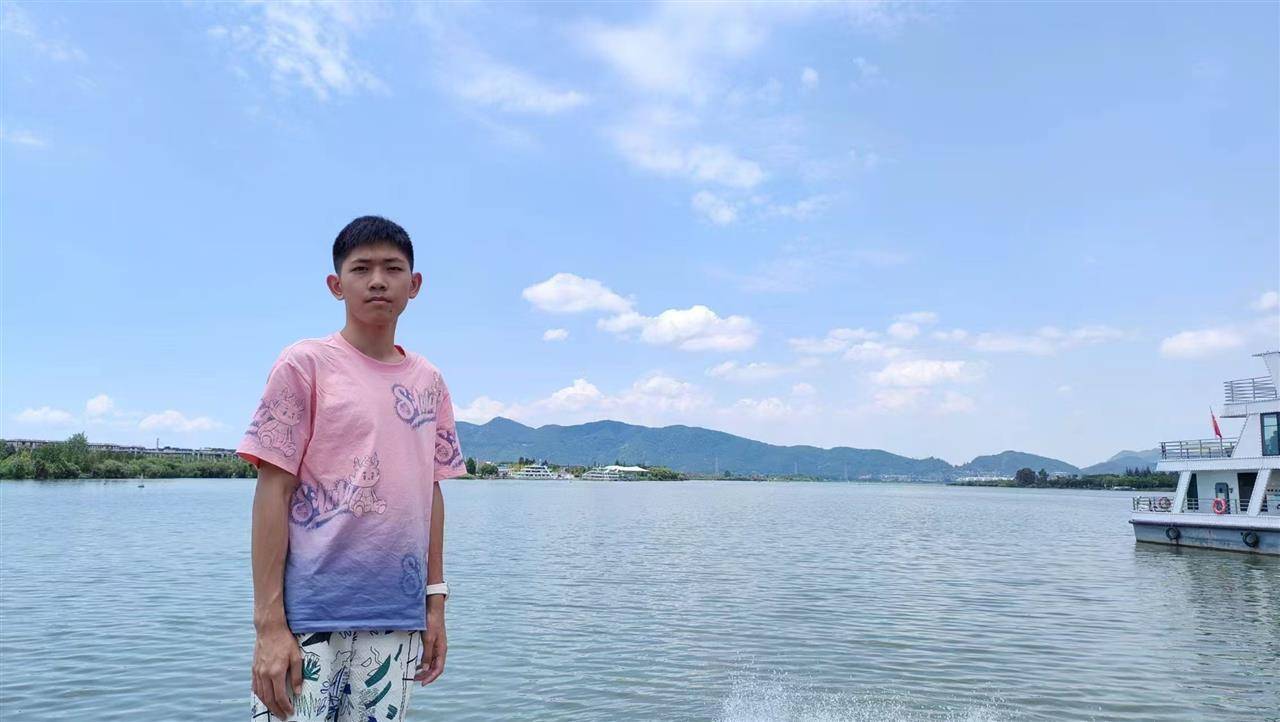 安徽一名18岁高中生坐飞机到西双版纳后失联<strong></p>
<p>贵金属原油</strong>，景洪公安：目前没有进一步的消息