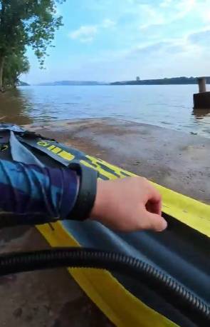 长沙男子突发奇想划船下班<strong></p>
<p>贵金属原油</strong>，25分钟车程划了3小时，当事人：手累腿麻，不会有下次