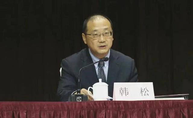 又打一“虎”<strong></p>
<p>原油路</strong>！副部级高官任上落马