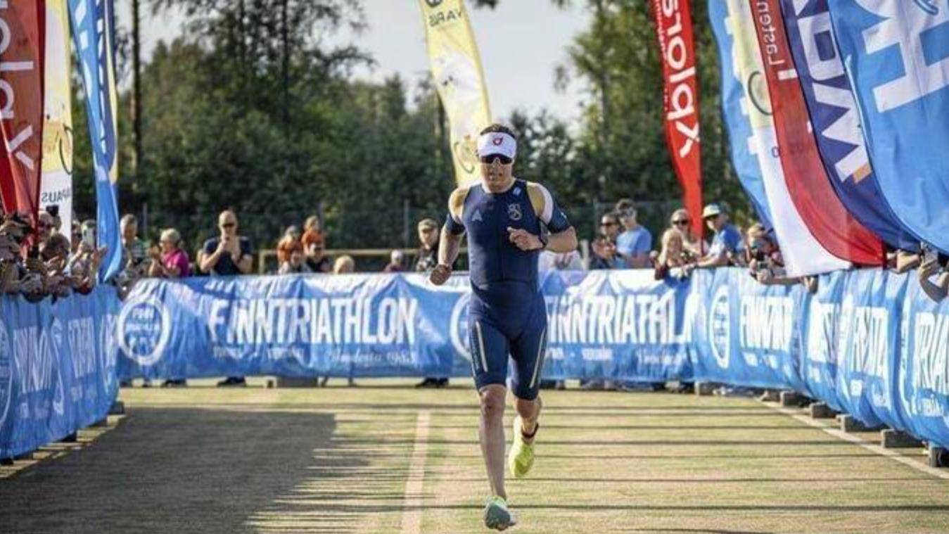 57岁芬兰总统用化名参加铁人三项赛<strong></p>
<p>原油路</strong>，夺得亚军！