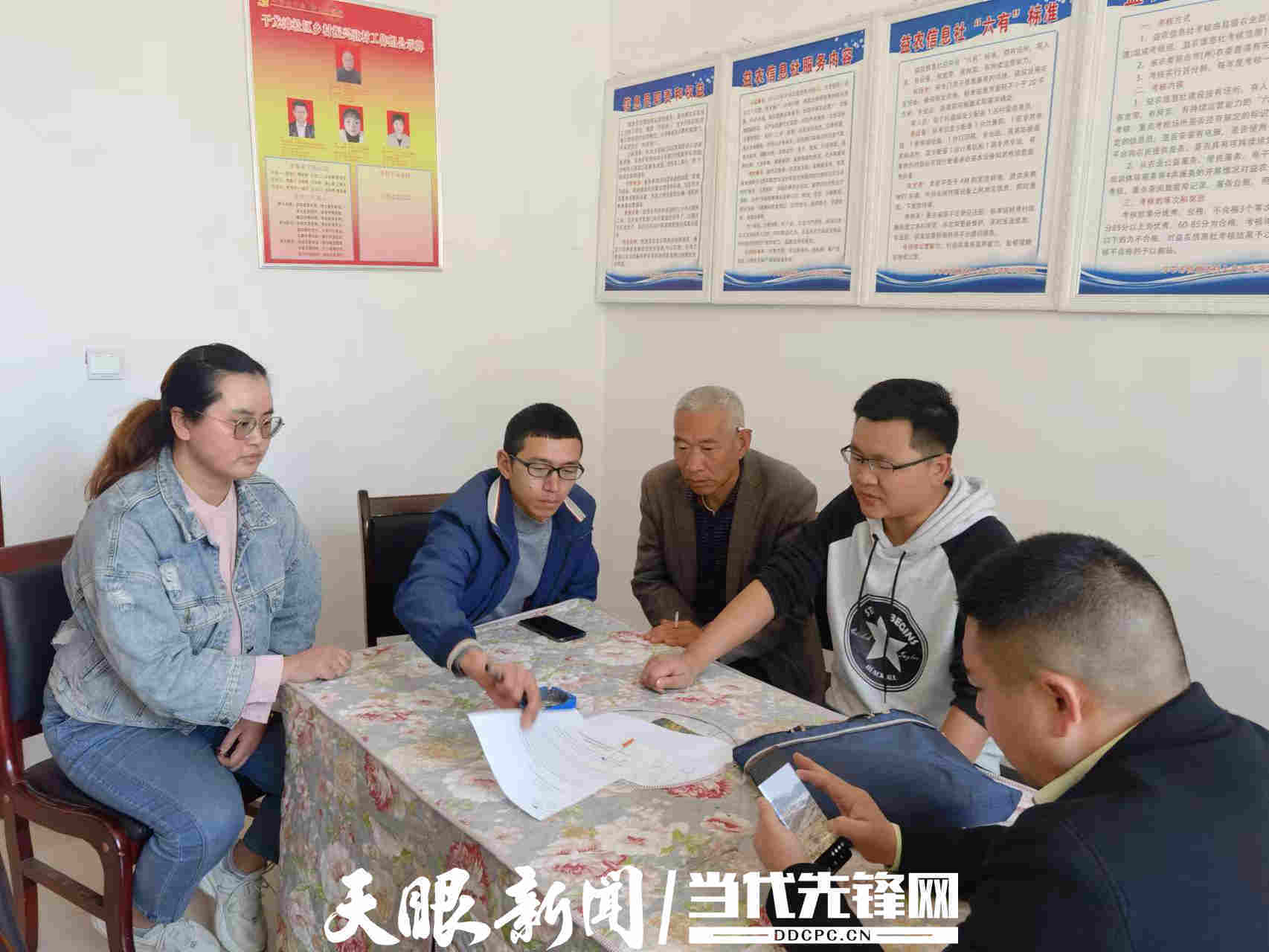 扎根基层<strong></p>
<p>美国期货原油行情</strong>！他用初心交出一份有温度的答卷