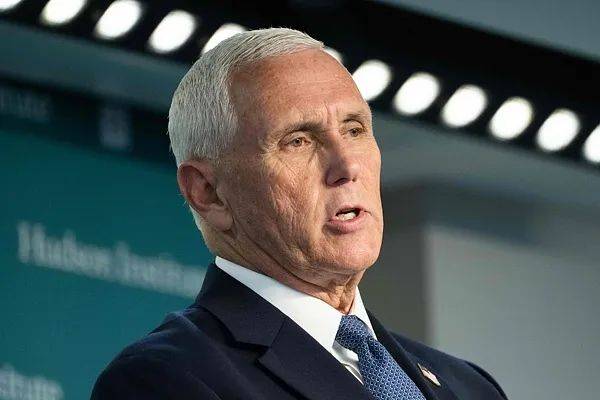 彭斯：公布爱泼斯坦案档案的时机已到