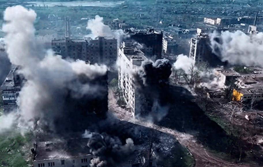 俄军抵达郊区却不攻城<strong></p>
<p>东方财富网原油</strong>，有人发现不对劲：红军城只是一个“诱饵”