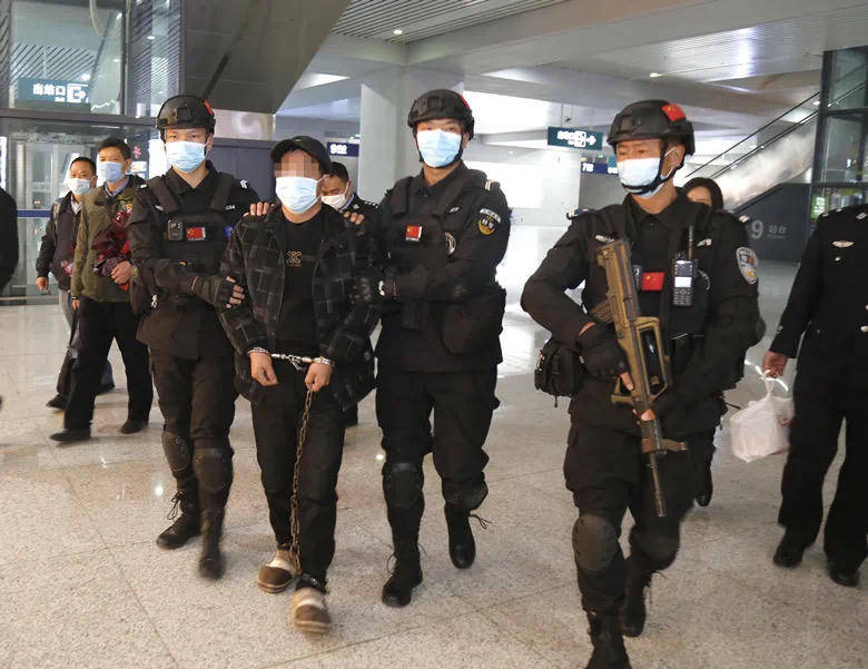 “男子强奸嫂嫂出狱后又刺死见义勇为者”案二审<strong></p>
<p>mt4原油代码</strong>，择日宣判 警方曾披露抓捕过程等诸多细节