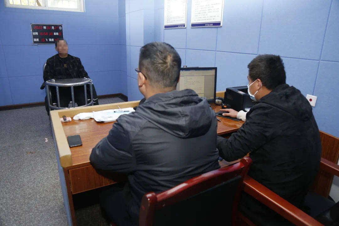 “男子强奸嫂嫂出狱后又刺死见义勇为者”案二审<strong></p>
<p>mt4原油代码</strong>，择日宣判 警方曾披露抓捕过程等诸多细节