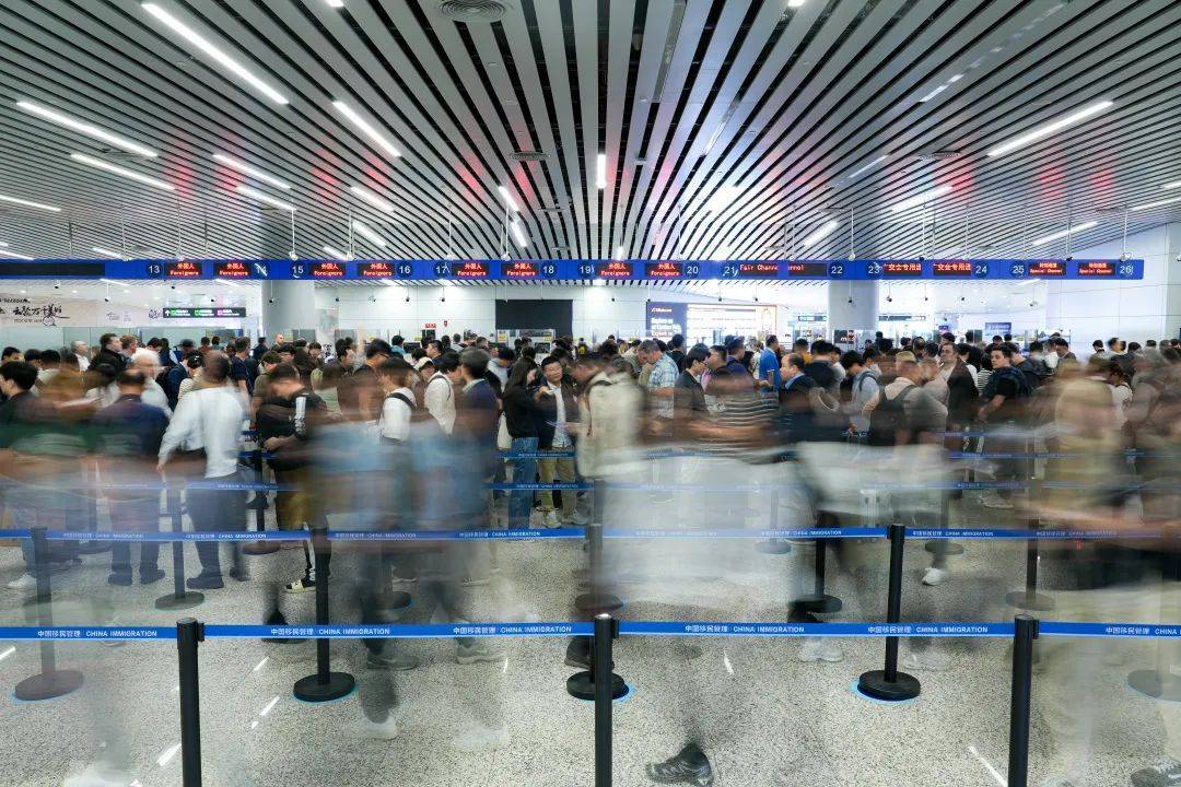 连续四年破万亿！广州<strong></p>
<p>mt4原油代码</strong>，旺！