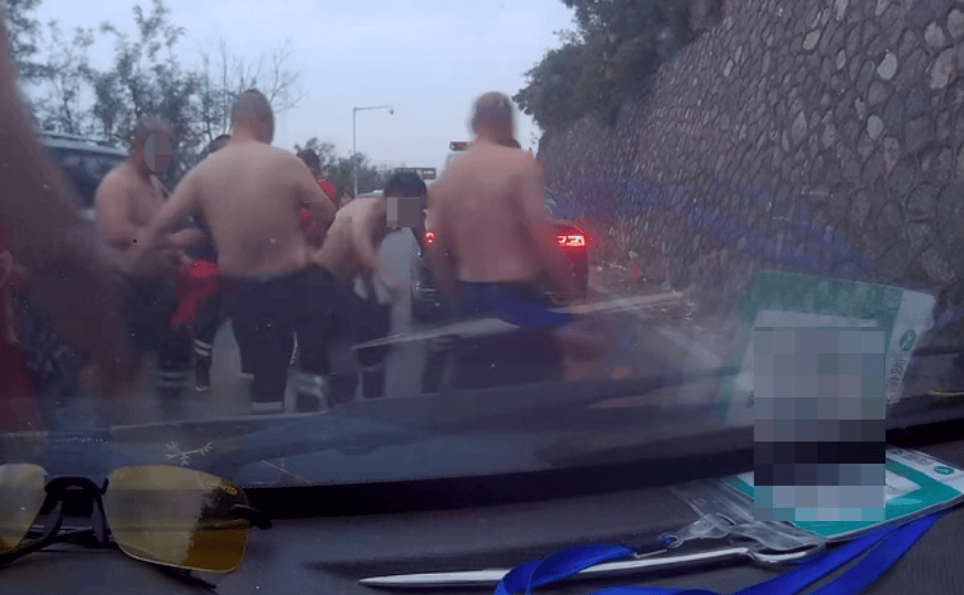 男子称受雇搜救后遭其他救援队多人殴打 涉事救援队：已处分打人者<strong></p>
<p>原油体</strong>，相关部门介入调查