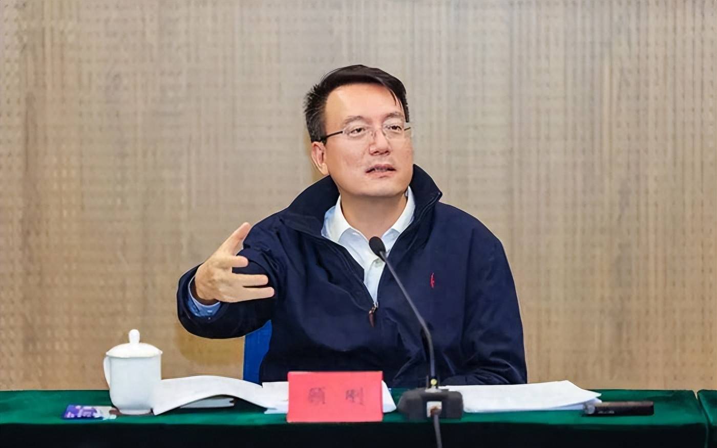 <strong></p>
<p>原油历史价格</strong>他或将成为全国副省级城市政府最年轻“一把手”