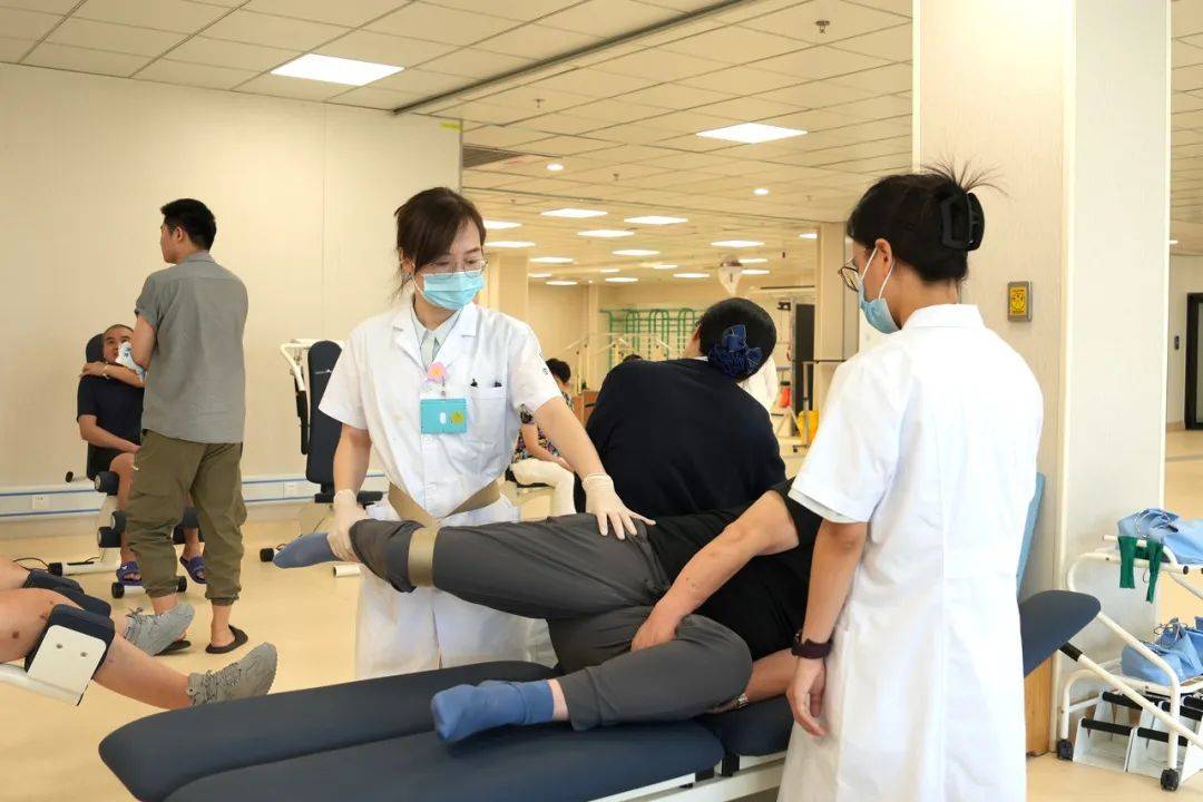 杭州32岁小伙每天打篮球到深夜<strong></p>
<p>新浪原油价格</strong>，一查“韧带撕裂”！近期多人中招