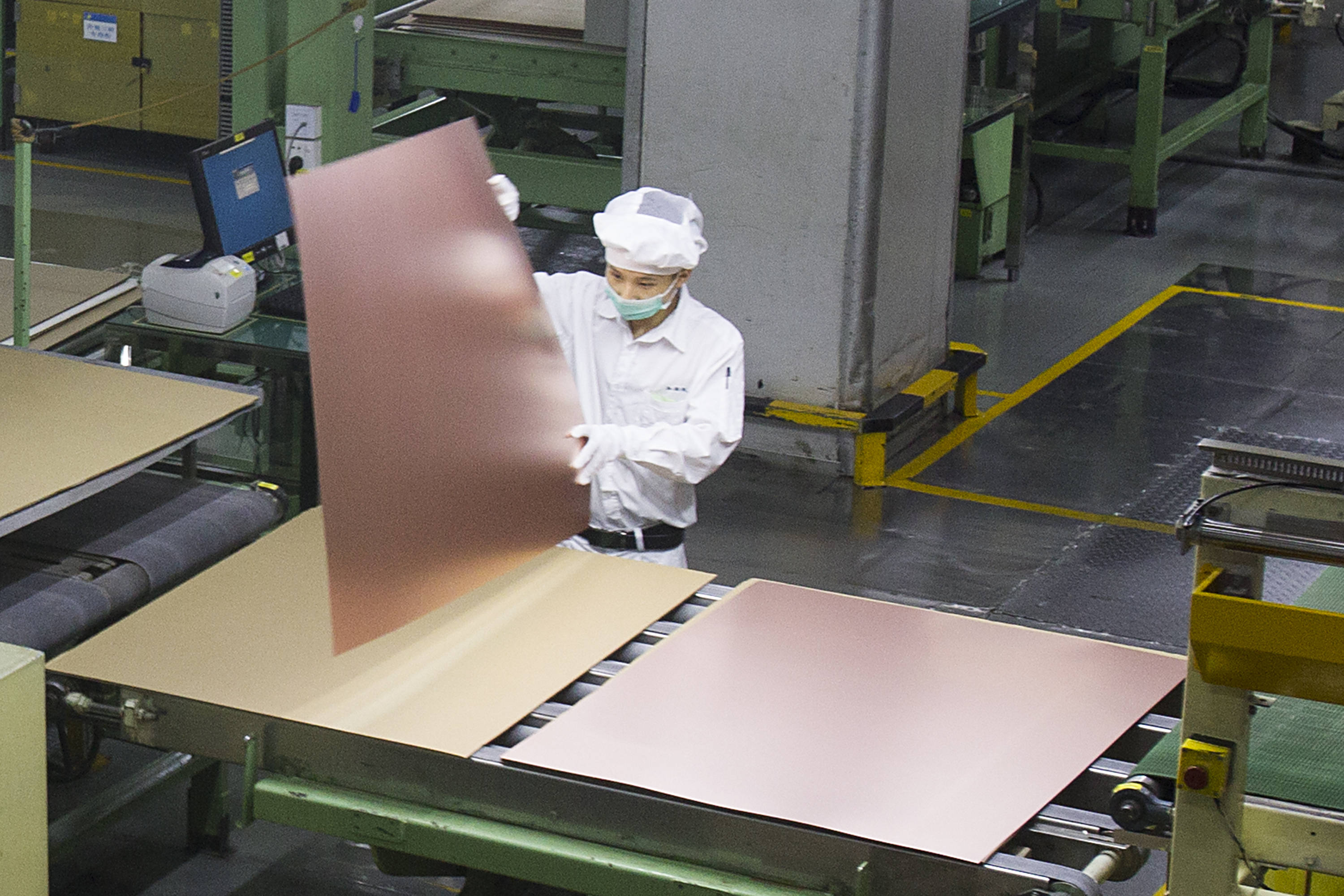 东莞首家千亿市值上市公司诞生<strong></p>
<p>新浪原油价格</strong>！来看是谁→