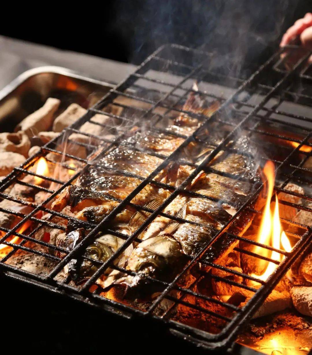 空调房里的一顿炭火烤鱼<strong></p>
<p>新浪原油价格</strong>，将浙江3名女子送进医院