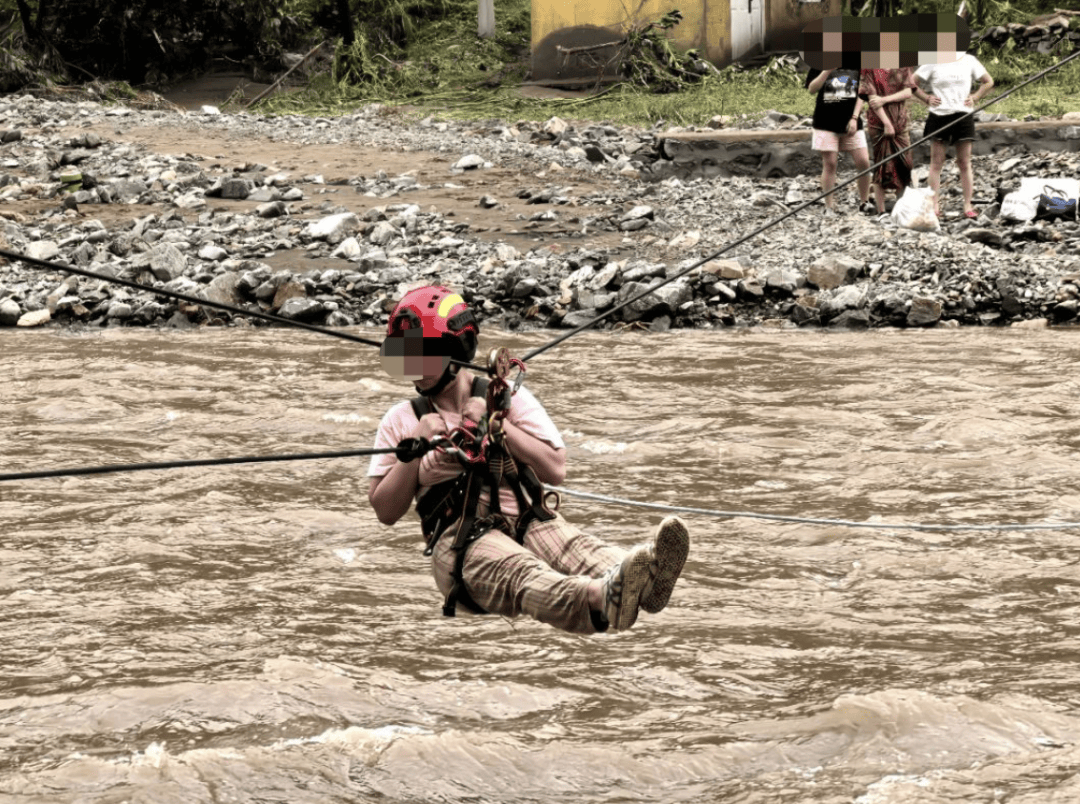北京强降雨<strong></p>
<p>原油投资技巧</strong>！直击灾后紧急救援现场