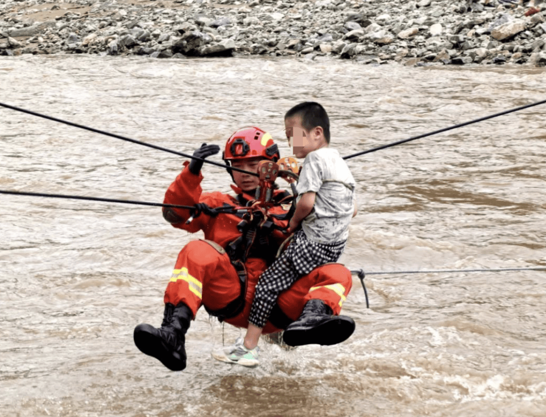 北京强降雨<strong></p>
<p>原油投资技巧</strong>！直击灾后紧急救援现场