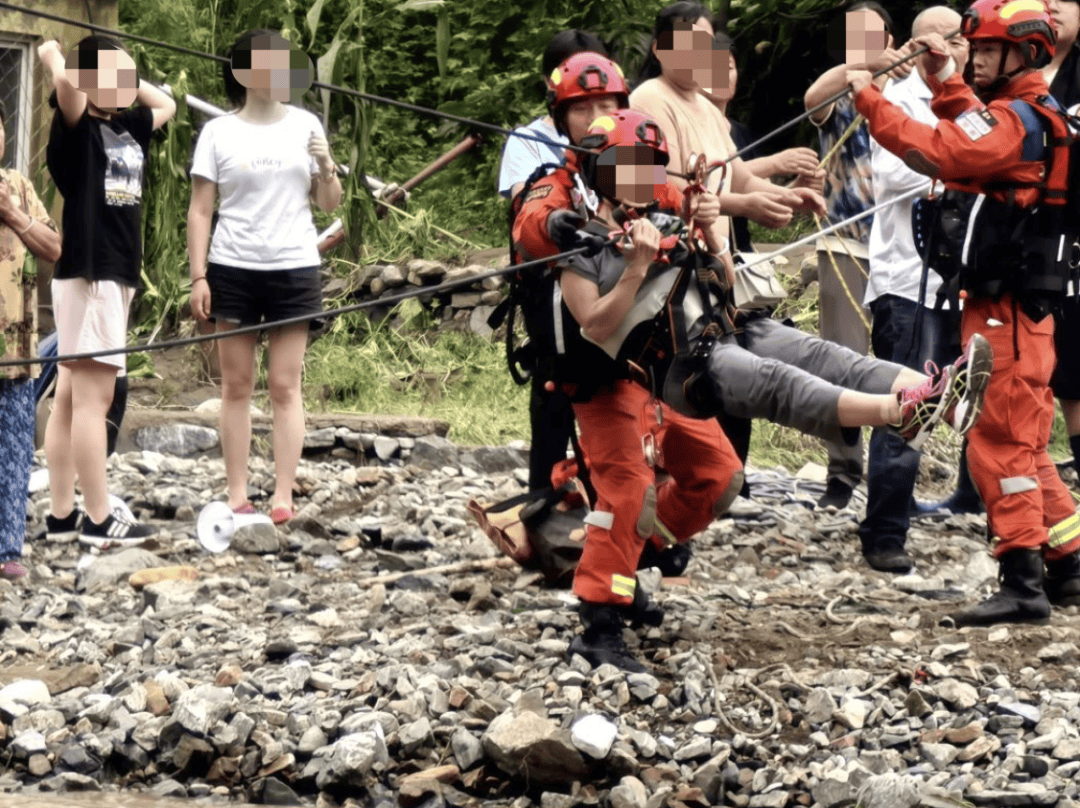 北京强降雨<strong></p>
<p>原油投资技巧</strong>！直击灾后紧急救援现场