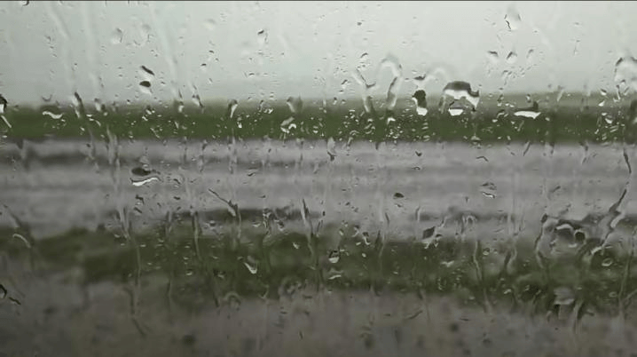 内蒙古遇1959年来最强降水<strong></p>
<p>正规交易原油平台</strong>，有游客滞留沙漠近三小时