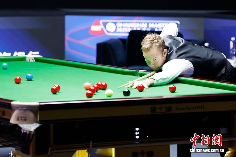 凯伦·威尔逊获得2025世界斯诺克上海大师赛冠军