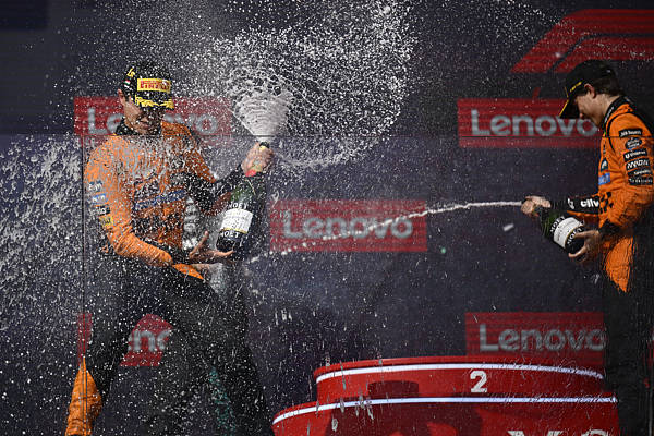 勒克莱尔被“幻影进站”欺骗痛失领奖台<strong></p>
<p>中原油田招聘信息</strong>，迈凯伦车队成为F1上半赛季大赢家