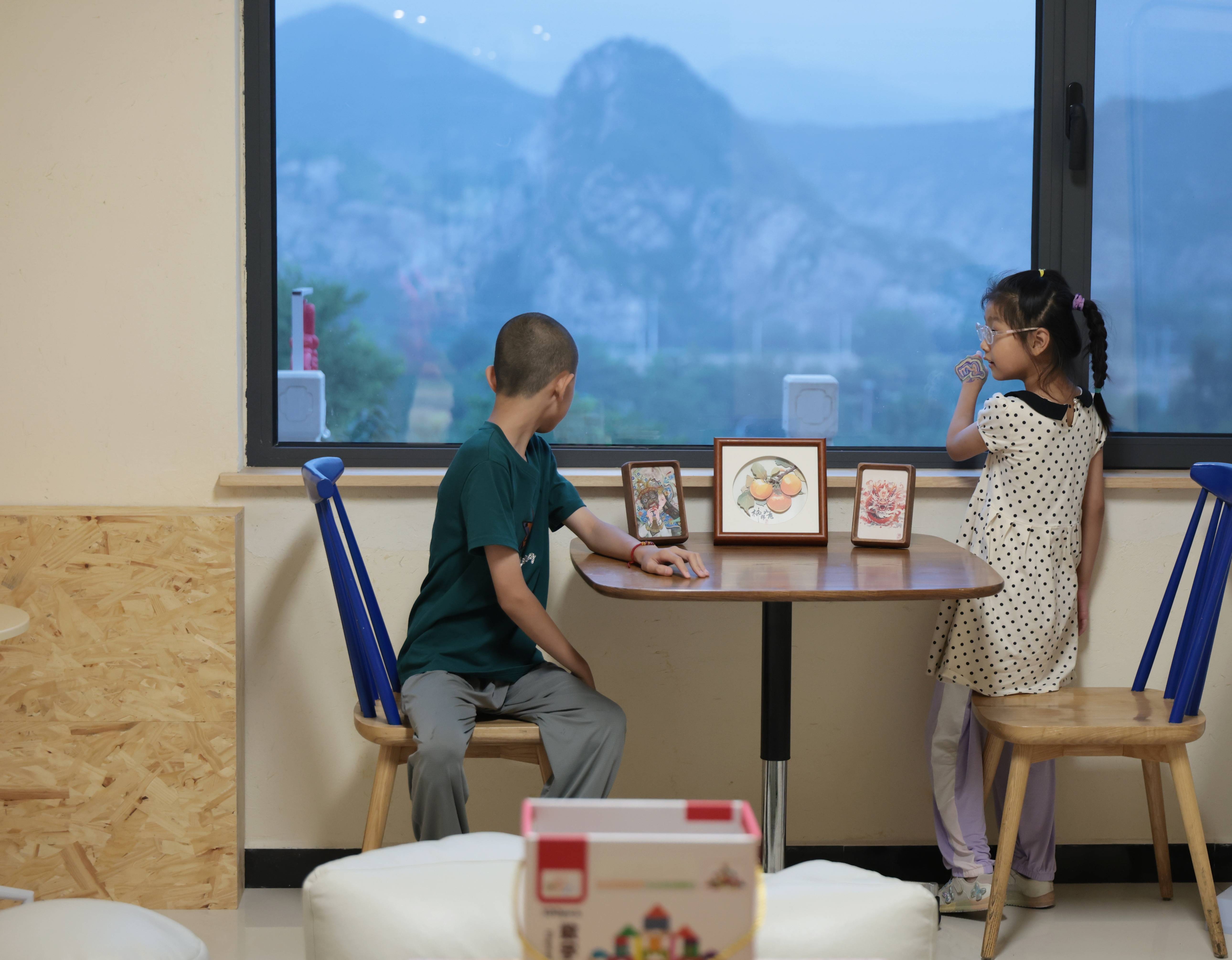 暴雨红色预警中<strong></p>
<p>原油运价指数</strong>，97岁老人住进深山里最安全的“乡村美育馆”