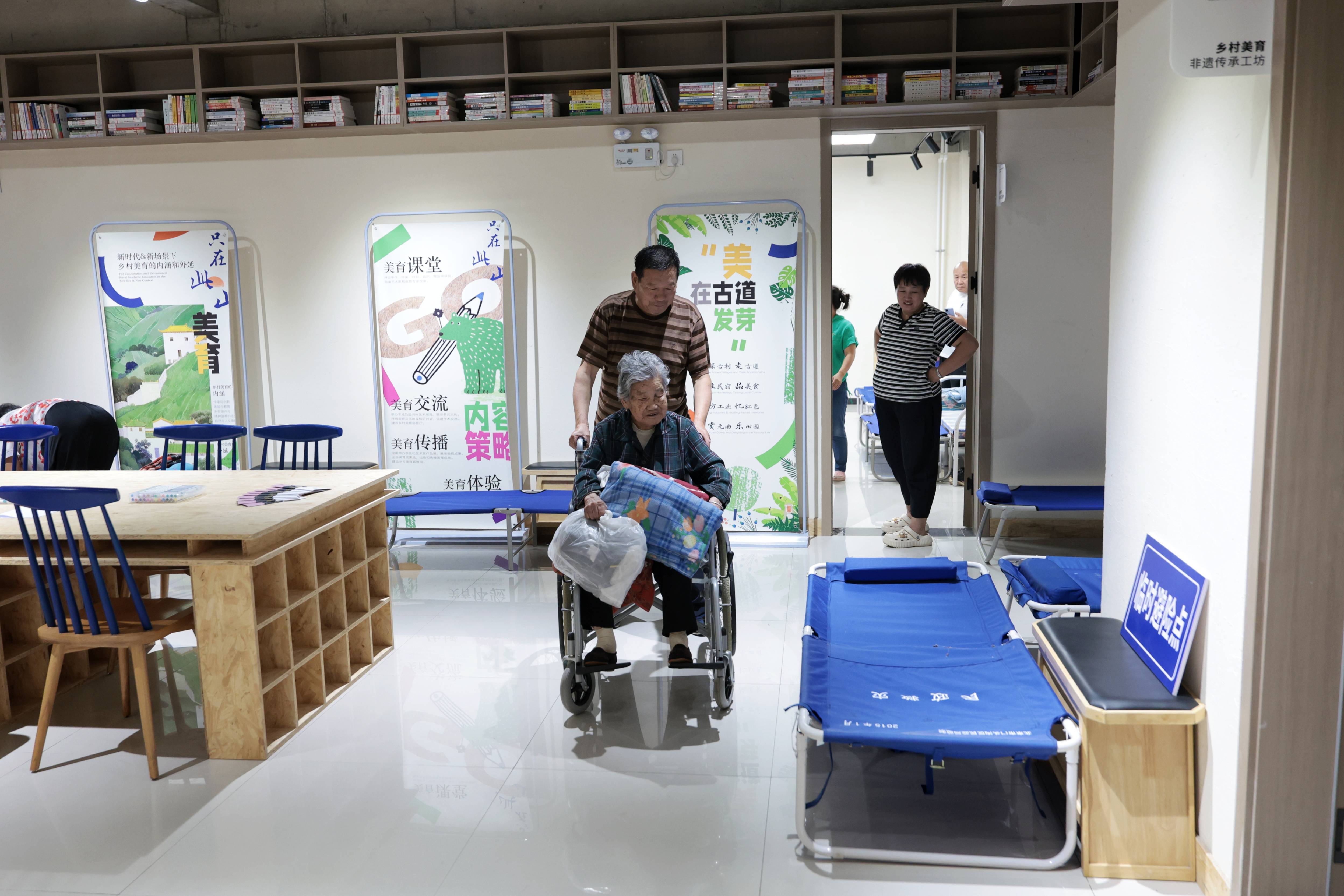 暴雨红色预警中<strong></p>
<p>原油运价指数</strong>，97岁老人住进深山里最安全的“乡村美育馆”