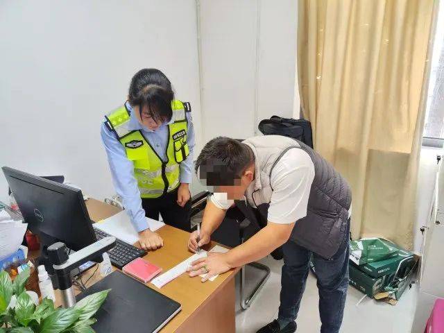 男子驾驶“鸡枞战车”满街跑<strong></p>
<p>原油运价指数</strong>，交警紧急叫停！