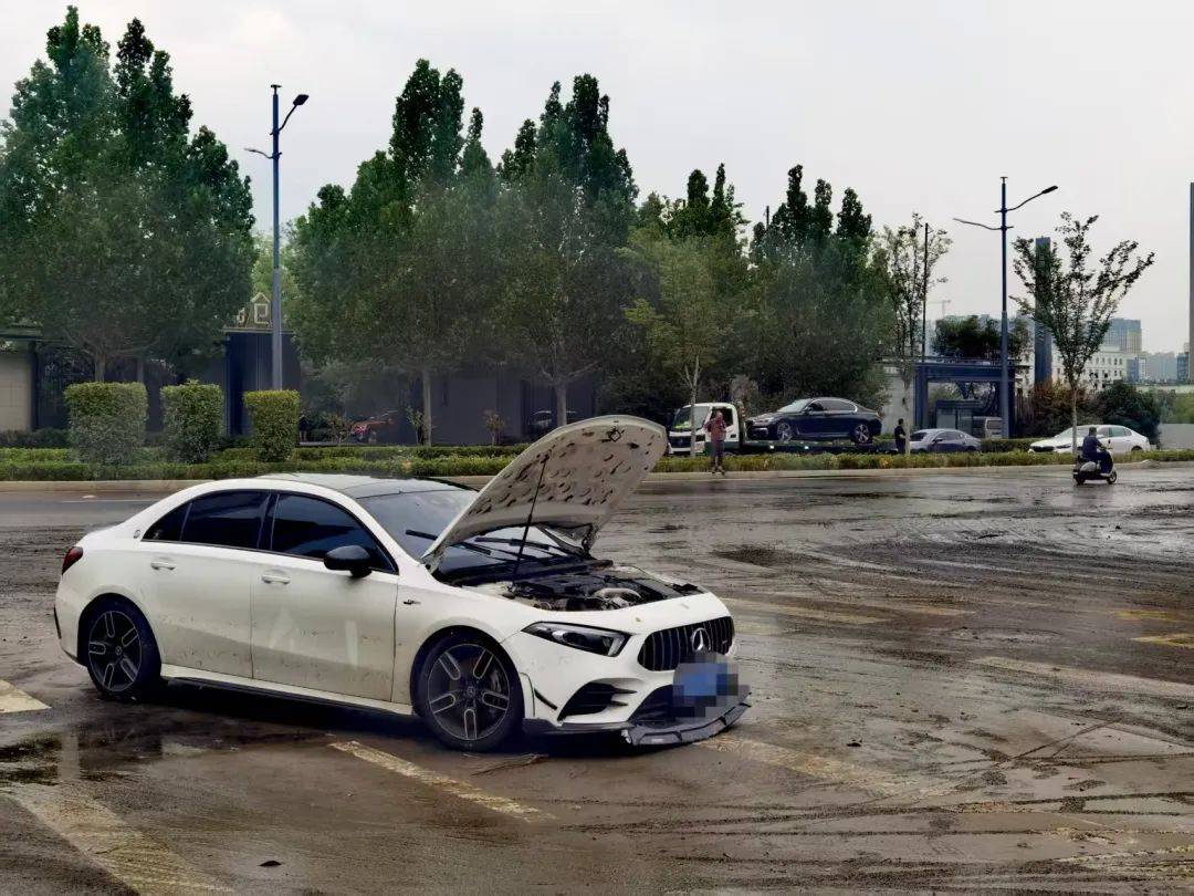 郑州暴雨致京广路隧道被淹<strong></p>
<p>原油交易中心</strong>，亲历者：车是飘起来的，很害怕，有人爬梯子离开 2021年也曾淹没多台车辆