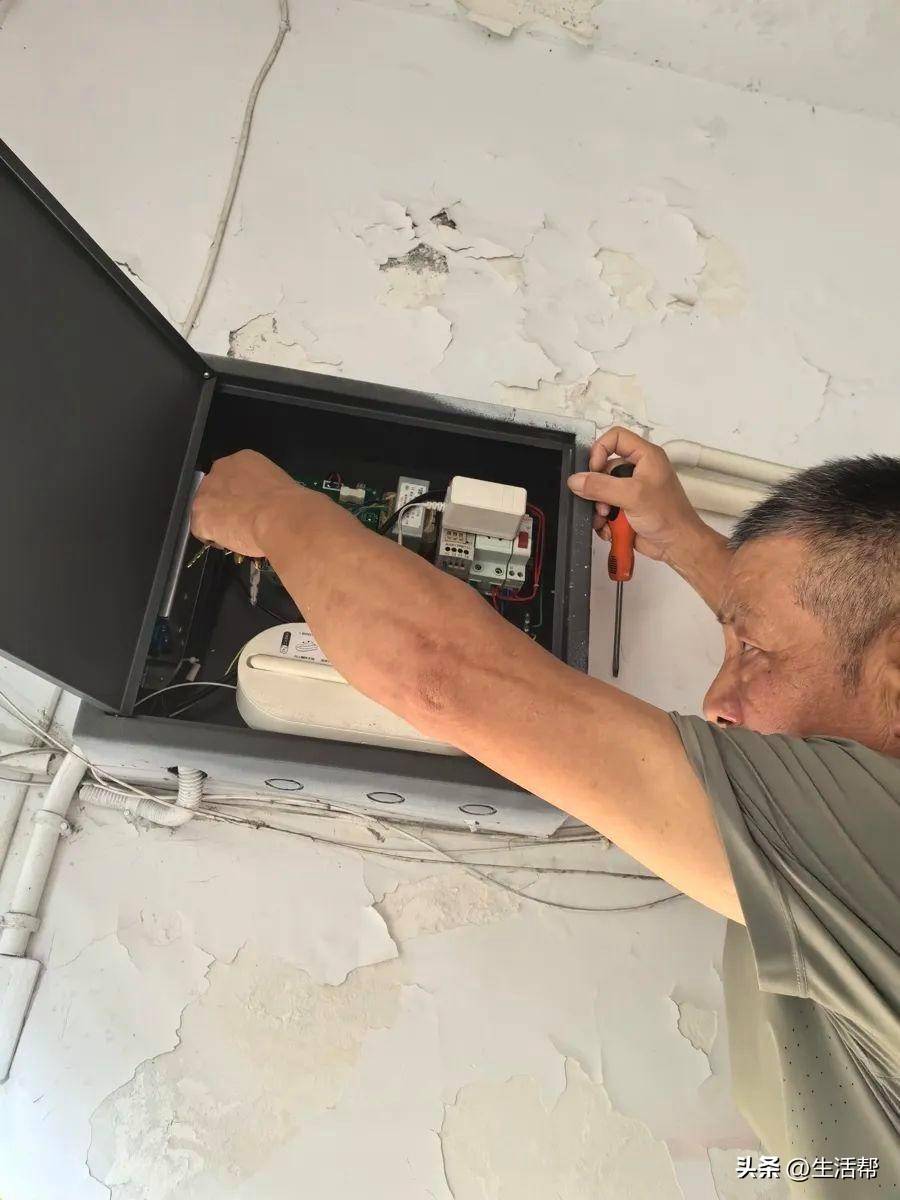 上海多个小区1700多个门禁集体失效<strong></p>
<p>一吨原油价格</strong>，居民炸锅：“太不安心了……”官方最新回应