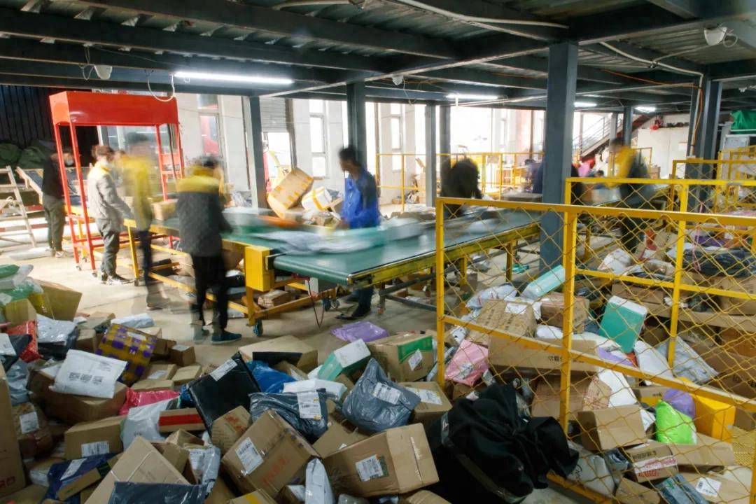 你的快递费<strong></p>
<p>原油练</strong>，开始贵了