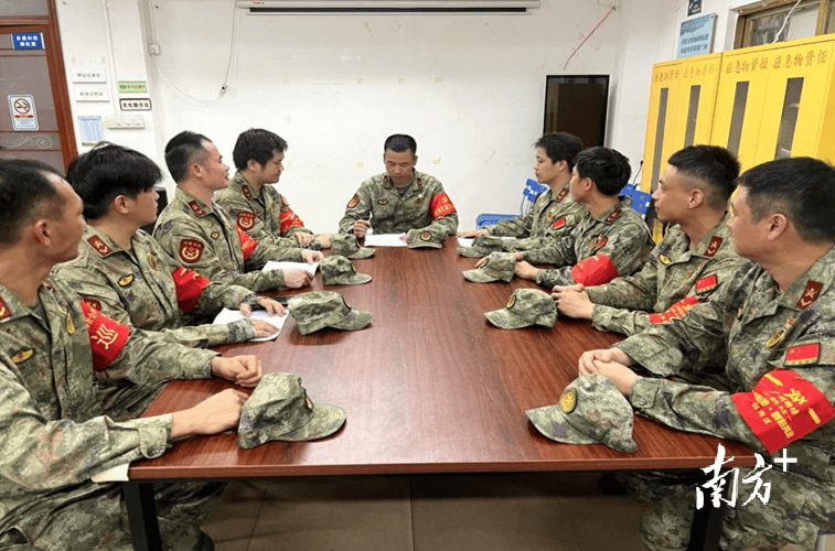 奋战15天<strong></p>
<p>原油下周</strong>，广州越秀民兵党员突击队助力筑牢疫情防控屏障