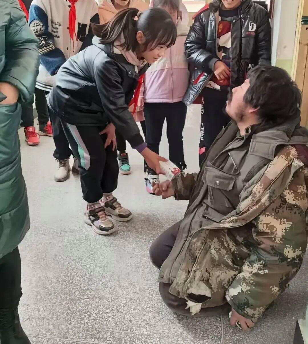 遗憾！受拾荒者资助感动全网女孩意外去世<strong></p>
<p>原油模拟</strong>，此前两人相见泪流满面感动全网