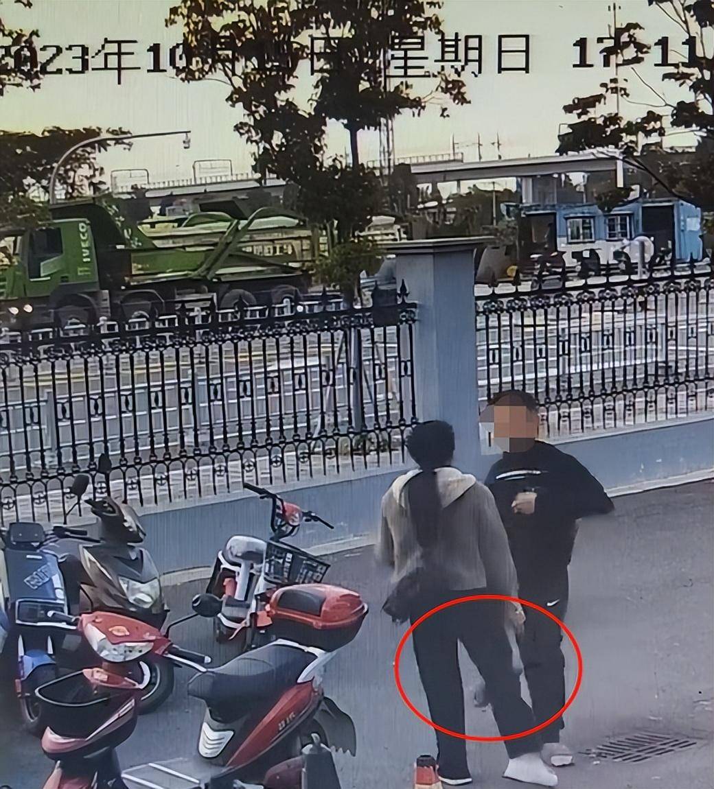 “儿子备考的大学需政审<strong></p>
<p>原油模拟</strong>，母亲怕影响孩子默默忍受家暴”？当事女子回应：事实有出入