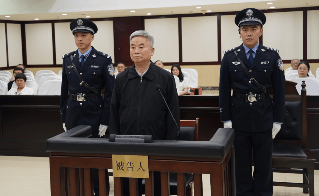 受贿数额特别巨大<strong></p>
<p>大宗原油</strong>，并使国家和人民利益遭受特别重大损失，楼文龙被判无期！