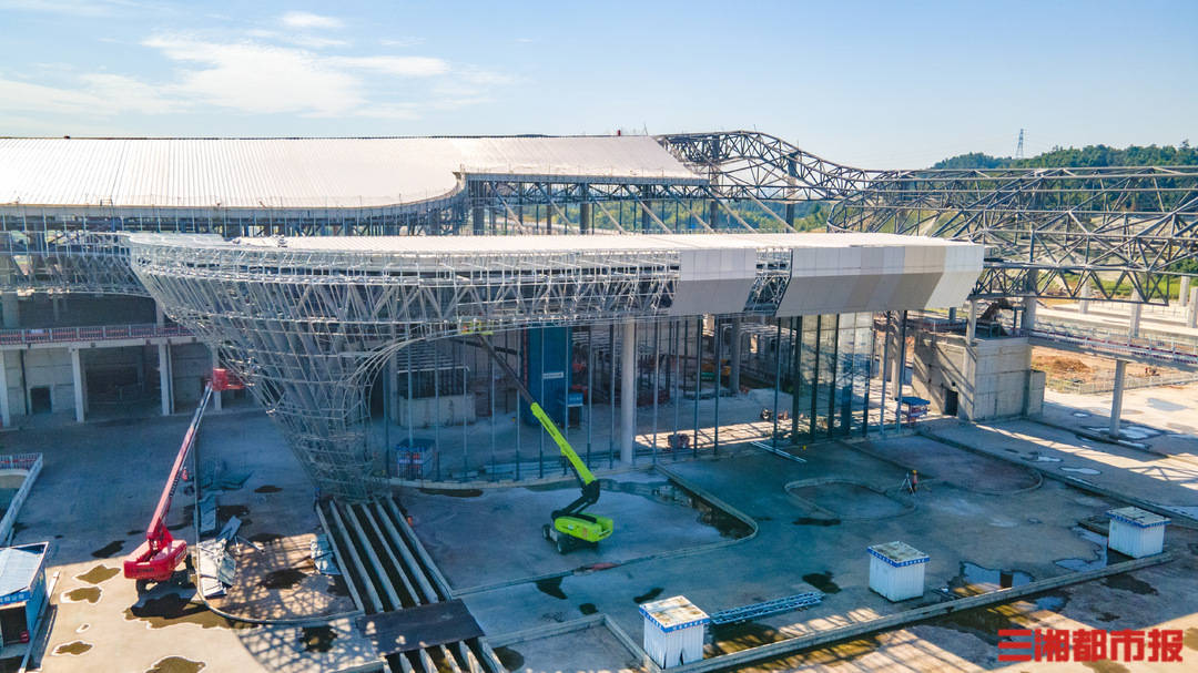 长沙西站既有营业线区域施工开始<strong></p>
<p>库存原油</strong>，站房施工迈入全速推进新阶段