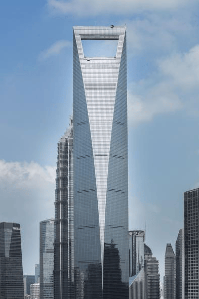 上海环球金融中心楼顶无人机对撞！对话管理方：9年已坠95架<strong></p>
<p>原油提炼设备</strong>，楼顶“风洞”成黑飞重灾区！