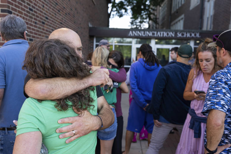 突发！23岁枪手向满是儿童的教堂开火致3死17伤<strong></p>
<p>原油提炼设备</strong>，特朗普：全国降半旗志哀