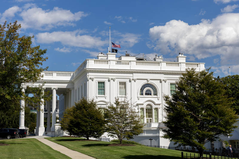 突发！23岁枪手向满是儿童的教堂开火致3死17伤<strong></p>
<p>原油提炼设备</strong>，特朗普：全国降半旗志哀