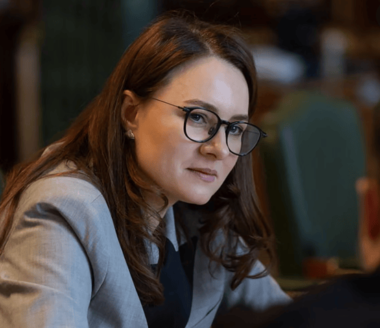 俄乌冲突爆发以来首次<strong></p>
<p>原油提炼设备</strong>，乌政府：允许18至22岁男性公民不受限制离境