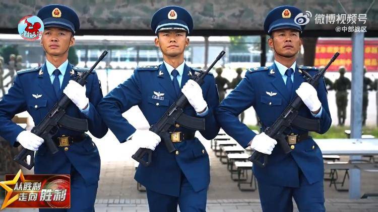 九三阅兵倒计时5天<strong></p>
<p>伊朗原油产量</strong>！空中梯队多型新机将首次受阅 队员练就“米秒不差”
