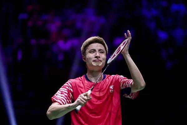 祝贺！石宇奇2比1逆转昆拉武特<strong></p>
<p>原油软件下载</strong>，获得羽毛球世锦赛男单冠军！