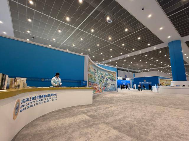 上合天津峰会22米巨幅壁画火出圈<strong></p>
<p>原油期货开户流程</strong>，这些中外元素你认出几个？