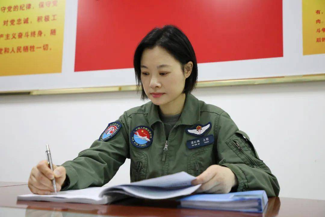 阅兵最帅女机长<strong></p>
<p>原油后期走势</strong>，是她！
