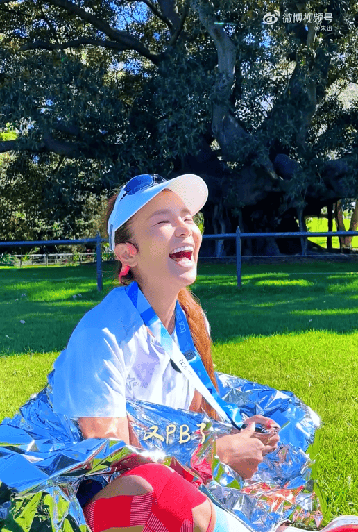 知名主持人朱迅跑完悉尼马拉松全马<strong></p>
<p>原油后期走势</strong>，开心大笑：又创造个人最好成绩