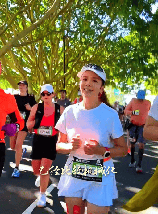 知名主持人朱迅跑完悉尼马拉松全马<strong></p>
<p>原油后期走势</strong>，开心大笑：又创造个人最好成绩