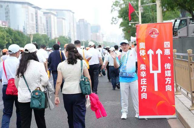 4万余名观礼人员50分钟内快速疏散<strong></p>
<p>原油后期走势</strong>，参加招待会的嘉宾半小时内完成转场