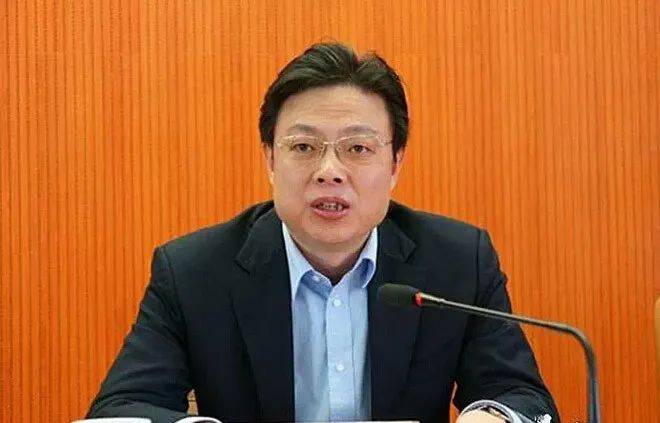 山东东营市委书记杨国强<strong></p>
<p>原油一桶多重</strong>，履新海南省领导