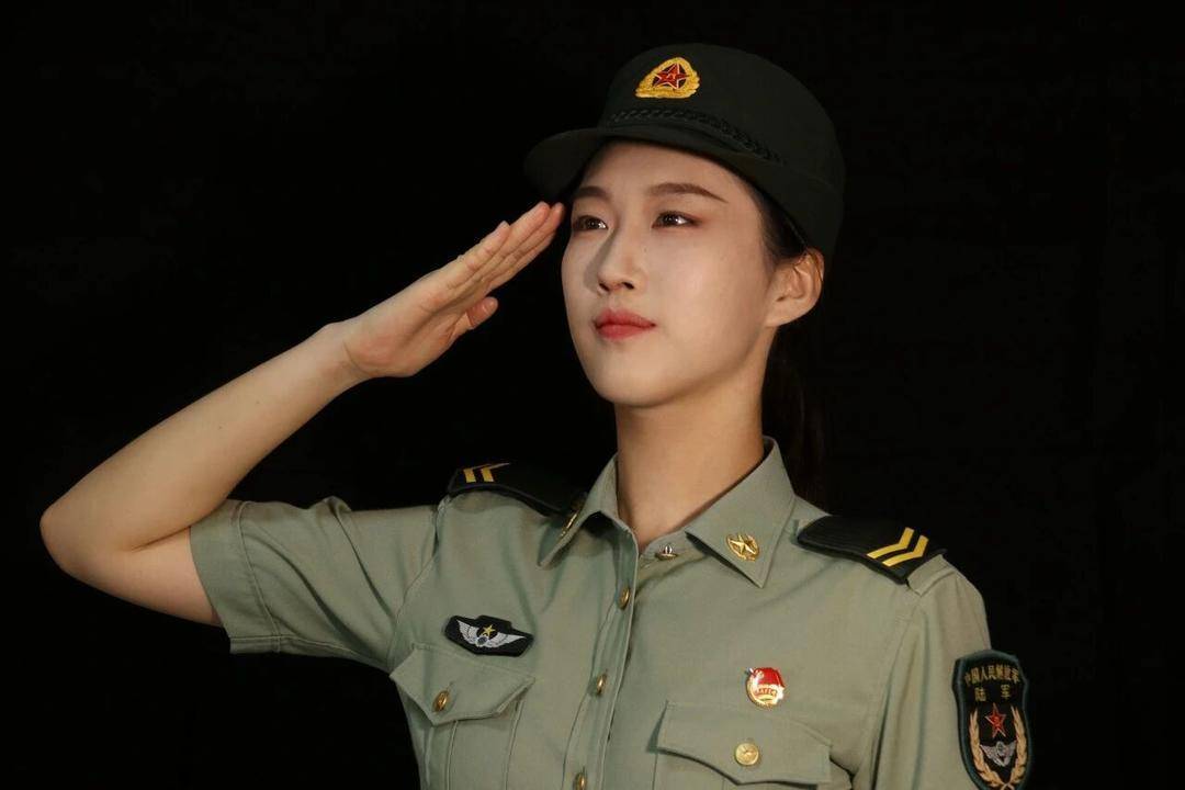 英姿飒爽！四川高校大四女生<strong></p>
<p>原油一桶多重</strong>，亮相九三阅兵方队