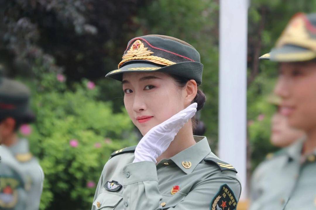 英姿飒爽！四川高校大四女生<strong></p>
<p>原油一桶多重</strong>，亮相九三阅兵方队